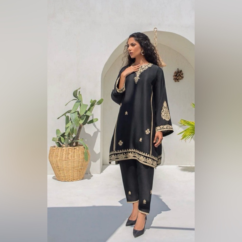 Sania maskatiya Elegant Black and Gold Women's dress